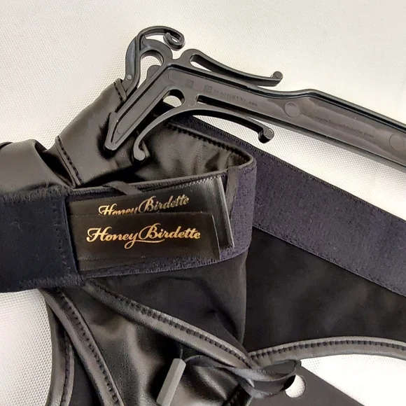Honey Bridal Kendra black garter belt